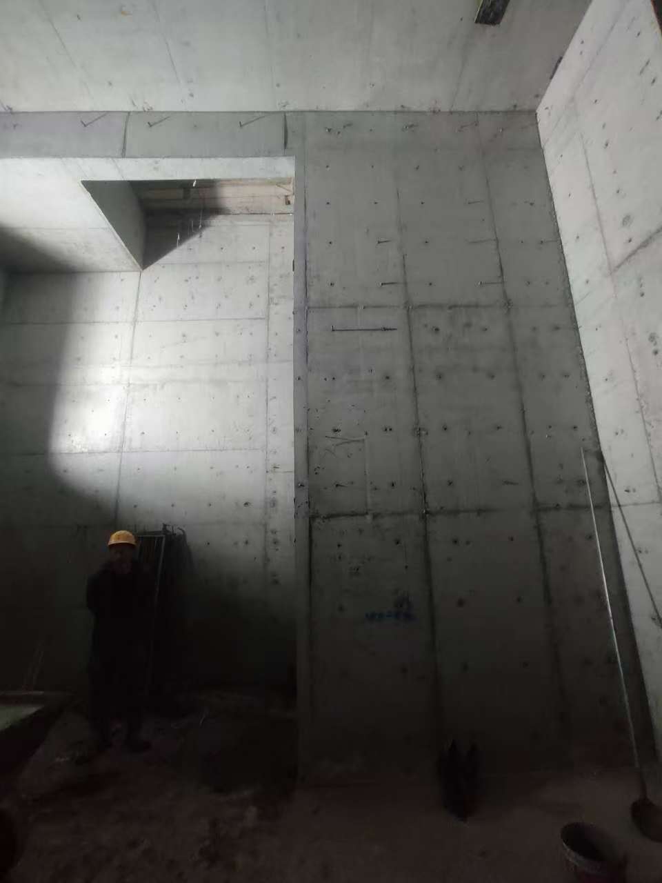 铜陵墙上开槽钢筋断了有影响吗